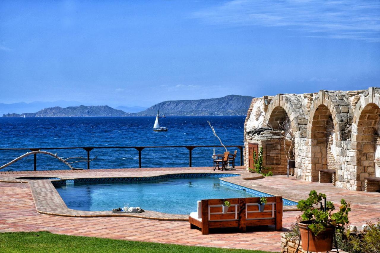 Villa Luxurious By The Sea