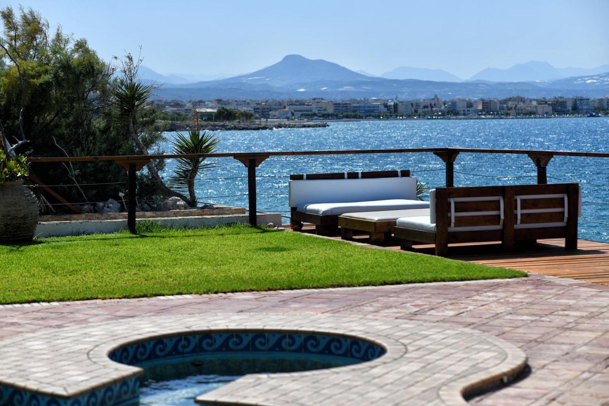 Villa Luxurious By The Sea Posidhonía