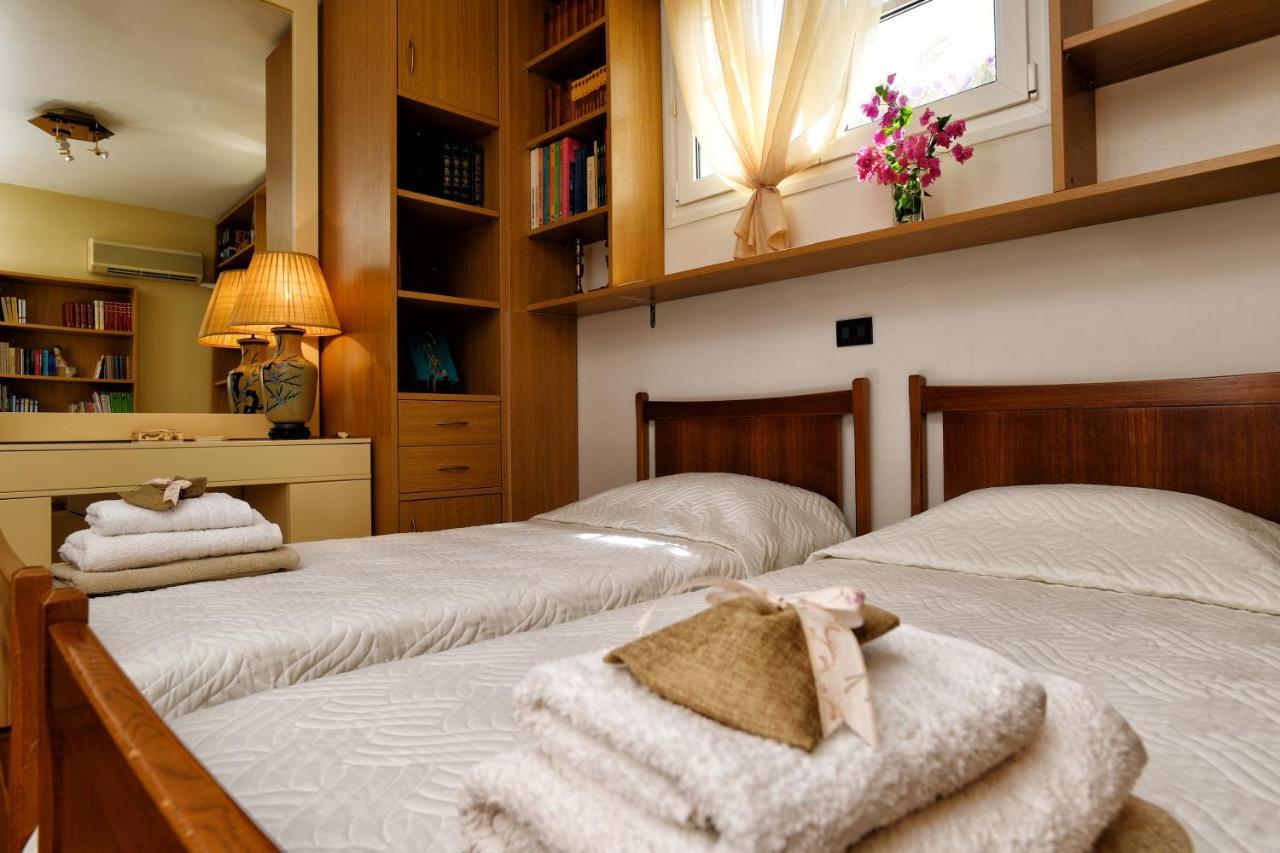 Luxurious By The Sea Villa Posidhonía
